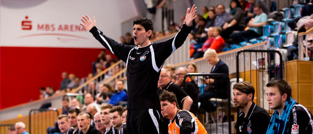 Doppelt Grund zum Feiern. Am Samstag heiratete VfL-Coach Daniel Deutsch, tags darauf überzeugte sein Team. 