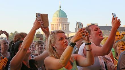 Ein Traum. Einmal auf einer großen Bühne stehen, dazu Unterstützung von professioneller Seite – danach sehnen sich viele Musiker.