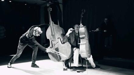 Schön schräg. Konzert-Performance mit Tristan Honsinger und Joel Grip.