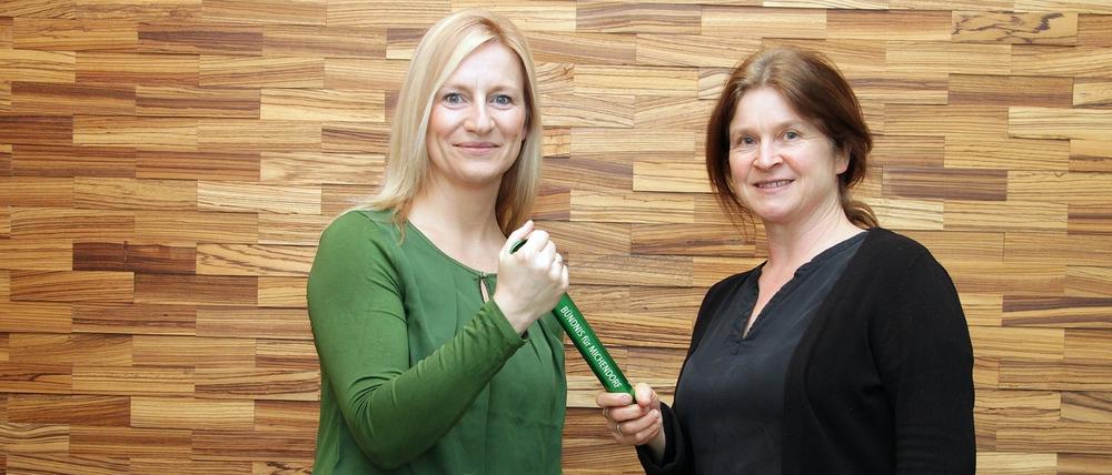 Claudia Nowka (l.) überimmt den Fraktionsvorsitz bei „Bündnis für Michendorf“ von Claudia Günther.