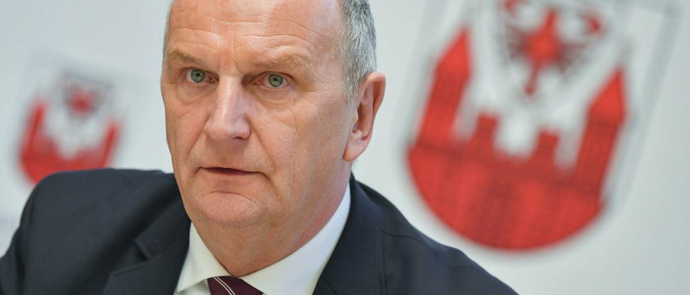 Brandenburgs Ministerpräsident Dietmar Woidke lobt das Engagement der Schüler für "Fridays For Future" - und übt Kritik.