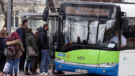 Die Linie 631 zwischen dem Bahnhof Werder (Havel) und Potsdam befördert unter der Woche täglich mehr als 6500 Fahrgäste