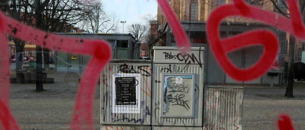 Ziel sei es, Grafittis in Potsdam künftig „innerhalb kürzester Zeit, ohne ein förmliches Ausschreibungsverfahren“ beseitigen zu lassen.