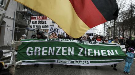 Auch wegen der Zusammenarbeit mit dem Verein "Zukunft Heimat" aus dem Raum Cottbus steht die AfD stärker im Blick des Verfassungsschutzes.