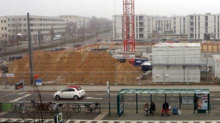 Auf der Baustelle Georg-Herrmann-Allee/Kiepenheuer Straße werden derzeit die Tiefgaragen gebaut – bis 2020 soll das Karree entwickelt sein.