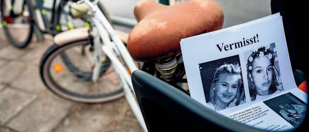 Weitersuchen. Rebeccas Familie gibt die Hoffnung nicht auf, die 15-Jährige noch lebend zu finden. Doch alles deutet darauf hin, dass das Mädchen zum Opfer eines Gewaltverbrechens geworden ist.