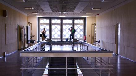 Dreharbeiten in der FH: Ein letzter Blick nach draußen.