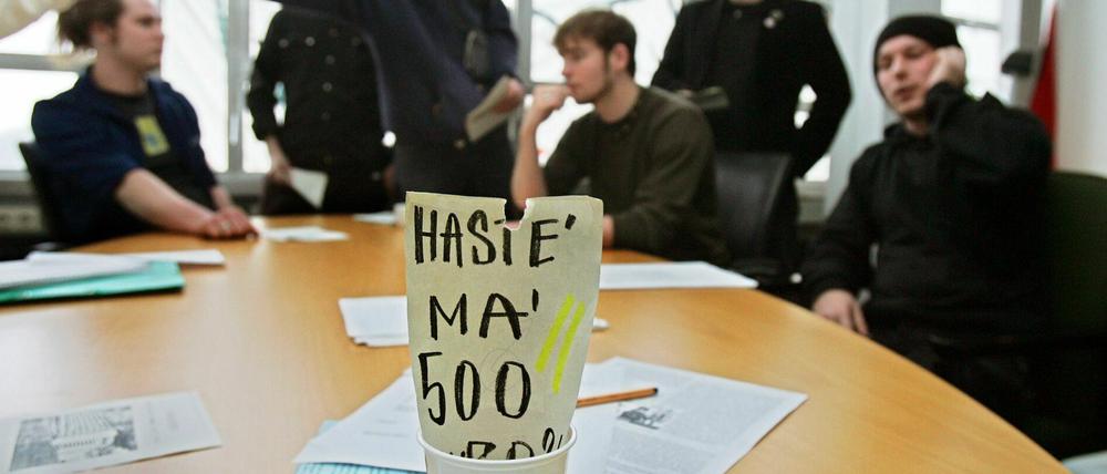 Studierende wenden sich seit vielen Jahren gegen die Rückmeldegebühren in Brandenburg. Jetzt erhielten zwei von ihnen vor Gericht Recht.