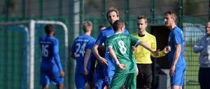 Hitzig war’s beim Derby zwischen den Potsdamer Kickers und Eintracht Glindow. Am Ende siegten die Potsdamer knapp mit 2:1. 