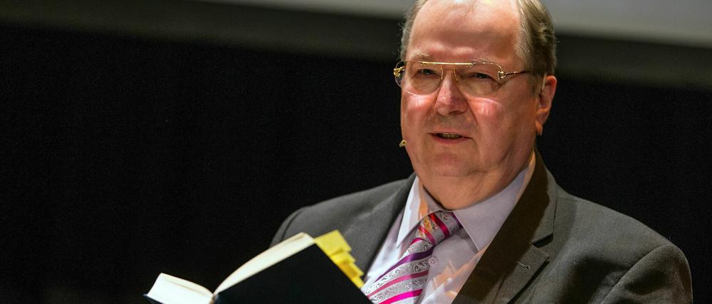 Neuköllns ehemaliger Bürgermeister Heinz Buschkowsky liest am 31. März in Potsdam.