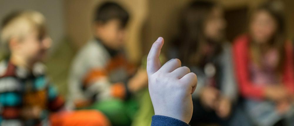 Generell sei es für Schüler mit einem "besonders herausfordernden Verhalten" wichtig, eine feste Bezugsperson und strukturierte Lernangebote zu erhalten, heißt es vom Bildungsministerium.
