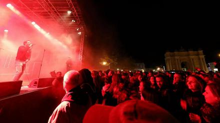 Die Band "Maggies Farm" beim "Rhythm Against Racism Festival 2017" auf dem Luisenplatz in Potsdam.