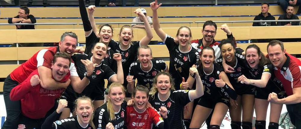 Geschafft. Pure Freude beim SCP-Team nach dem lang herbeigesehnten Halbfinaleinzug.