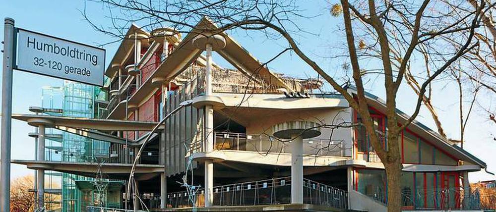 190 Stellplätze haben die Parkdecks des sogenannten Terrassenhauses in der Nutheschlange.