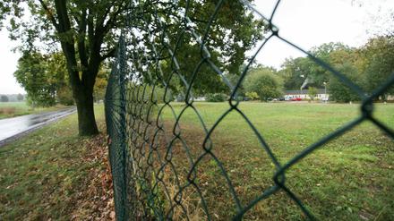Auf der Brache neben dem Obdachlosenheim Lerchensteig ist der Sportplatz geplant.