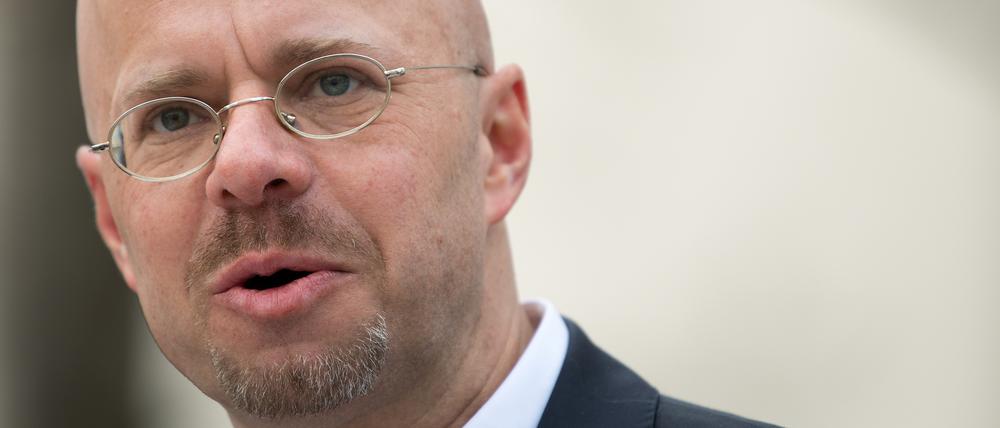 Der Brandenburger AfD-Chef Andreas Kalbitz stuft seine Partei und sich als national-konservativ ein.