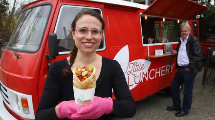 Amanda Laum vor ihrem Food Truck.