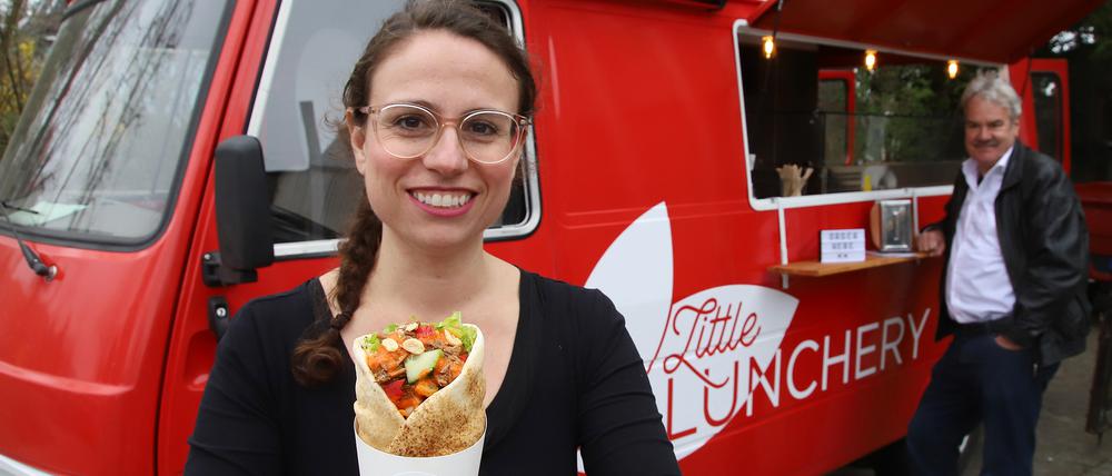 Amanda Laum vor ihrem Food Truck.