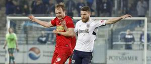 Harter Fight. Tom Nattermann (r.) lieferte sich mit dem SV Babelsberg 03 ein intensives Ringen gegen die Berliner Viktoria. 