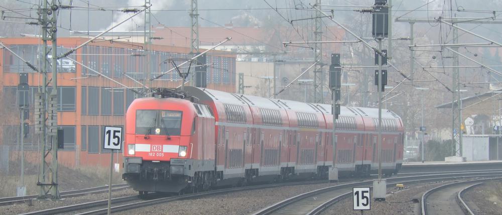 Die Züge in Richtung Brandenburg/Havel halten im Mai nicht am Werderaner Bahnhof.