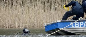 Bereits Ende März suchten die Ermittler im Herzberger See in Brandenburg.