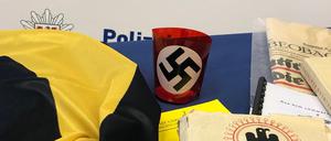 Polizei präsentiert Ausbeute der Razzia in der Neonazi-Szene