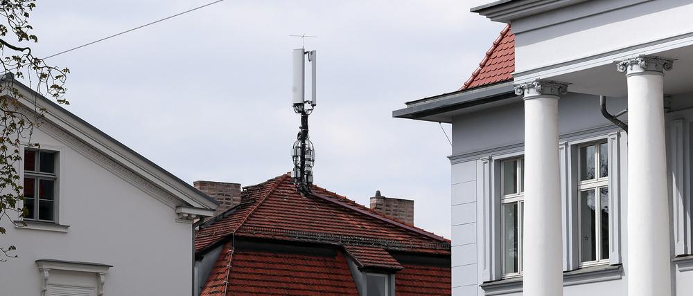 Ein Handymast in der Berliner Vorstadt, der im Oktober aufgestellt wurde, sorgt für Kritik der Anwohner. Er ist der dritte Mast, der in der Gegend steht. Anwohner haben jetzt ein gemeinsames Treffen mit dem Netzbetreiber initiiert.
