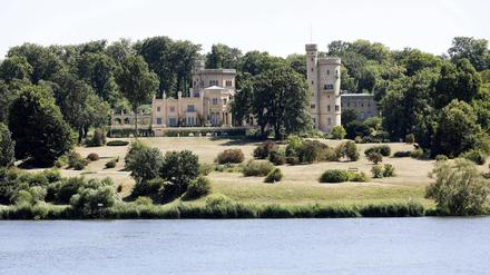 Die Wiese des Parks Babelsberg war im Juli 2018 nicht mehr saftig grün.