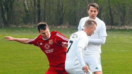 Kampf. Lok Potsdam holte einen Punkt gegen Grün-Weiß Golm.