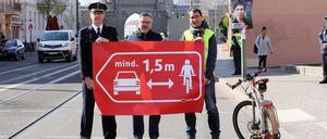 Jan Stutzer vom Polizeipräsidium Brandenburg, Stefan Overkamp vom ADFC Brandenburg und Torsten von Einem (v.l.).