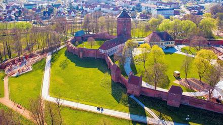 Die Alte Bischofsburg und die Stadtmauer von Wittstock liegen mitten auf dem Gelände der Landesgartenschau. 