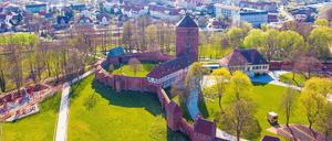 Die Alte Bischofsburg und die Stadtmauer von Wittstock liegen mitten auf dem Gelände der Landesgartenschau. 