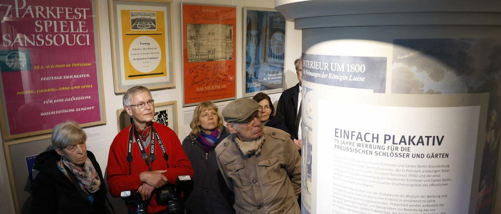 Die Schlösserstiftung zeigt 110 Ausstellungsposter aus sieben Jahrzehnten in den Römischen Bädern.