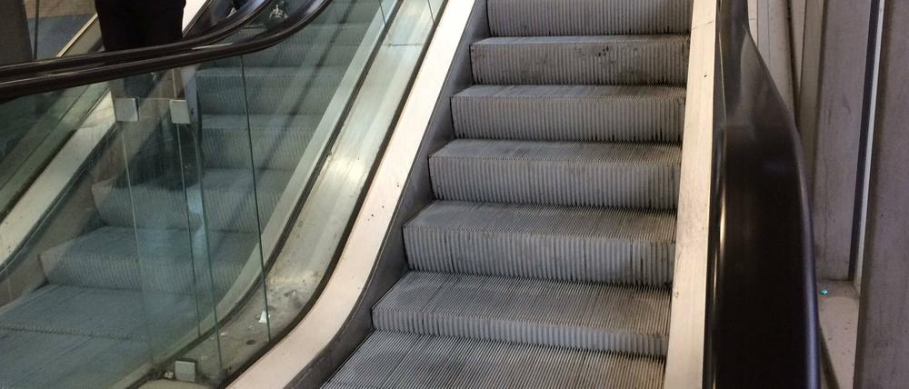 Drei Monate lang war die Rolltreppe von den Bahngleisen 2 und 4 im Potsdamer Hauptbahnhof kaputt.