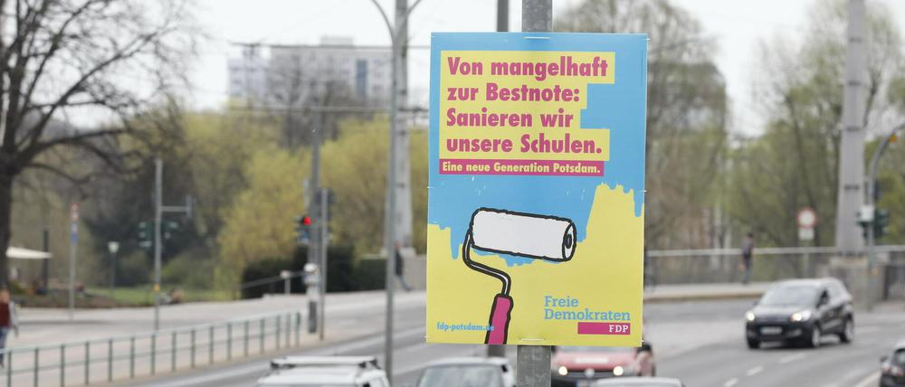 Potsdamer Jugendliche versuchten, Wahlplakate der FDP und von "Die Andere" anzuzünden.