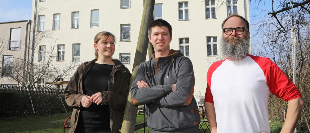 Madaida Lemke, Matthias Zimmermann und Sebastian Könitz wohnen in der Wichgrafstraße 11 in Babelsberg - und kämpfen um ihr Haus.