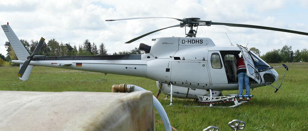 Ein Hubschrauber steht in Bad Belzig bereit.