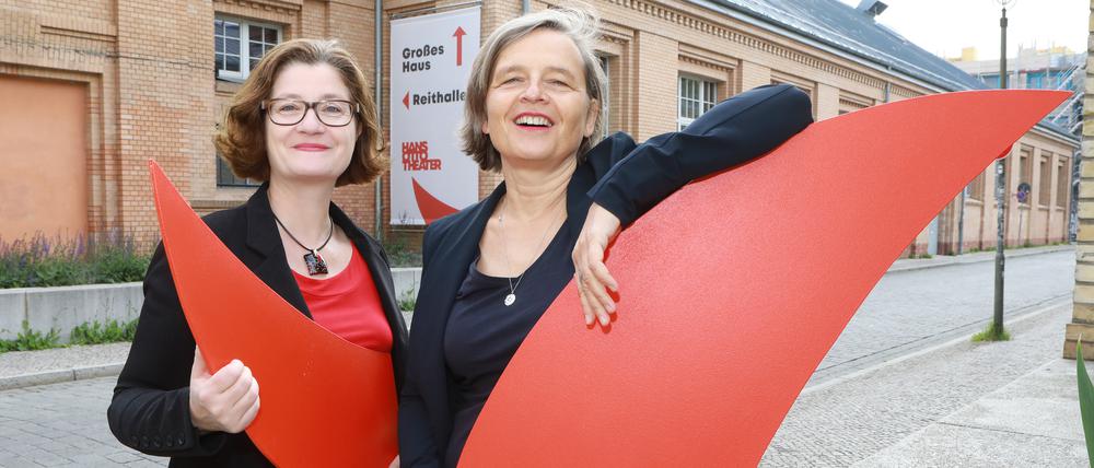 Dramarturgin Bettina Jantzen und Intendantin Bettina Jahnke (v. l.) bei der Pressekonferenz zur neuen Spielzeit.