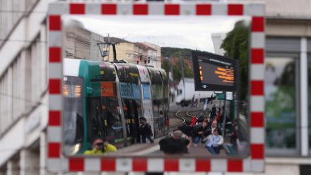 Potsdam sollte überlegen, wie die Verkehrswende weg vom Auto gelingt, meint PNN-Autor Henri Kramer.