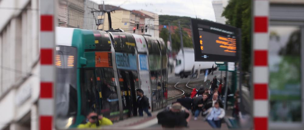 Potsdam sollte überlegen, wie die Verkehrswende weg vom Auto gelingt, meint PNN-Autor Henri Kramer.