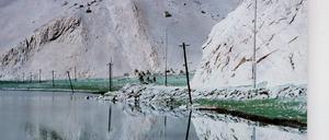 Der Berliner Kurator Andreas Schmid stellt auch eine eigene Collage aus Reisefotos aus (hier eine Teilansicht).