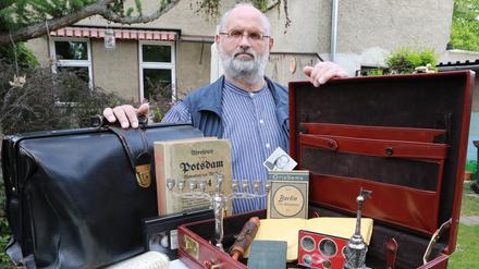 Zwei Koffer von John Gersman hat der Potsdamer Jurist und Buchautor Wolfgang Weißleder erhalten.