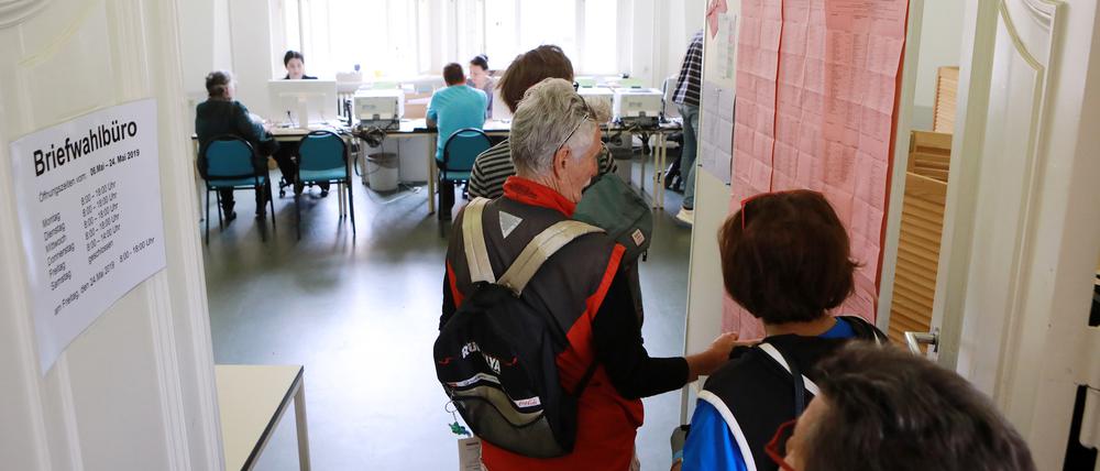 Am Freitag bildete sich eine Schlange im Briefwahllokal im Potsdamer Rathaus.