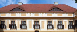 Das ehemalige Logierhaus am Schloss Caputh soll bis 2022 fertig saniert werden.