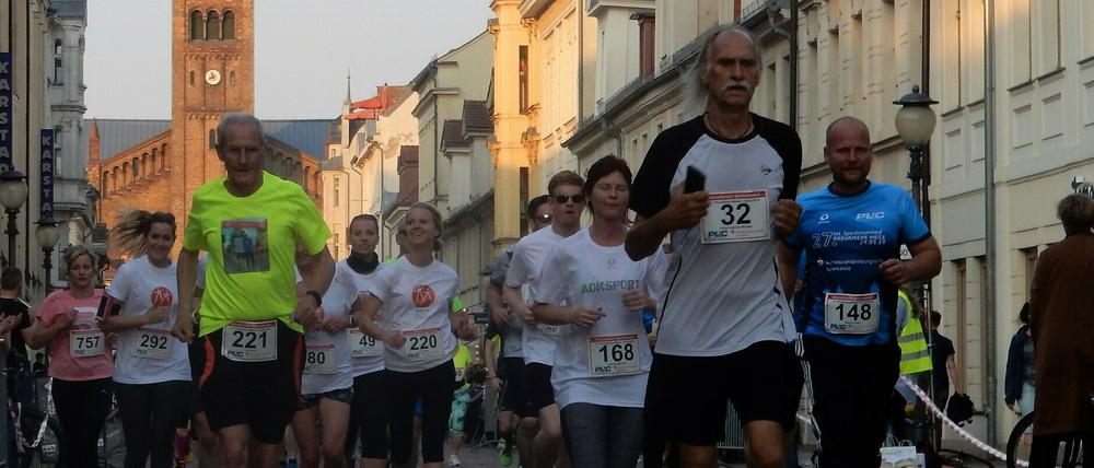 Laufen statt bummeln. Wenn die Einkaufsmeile zur Wettkampfstrecke wird.