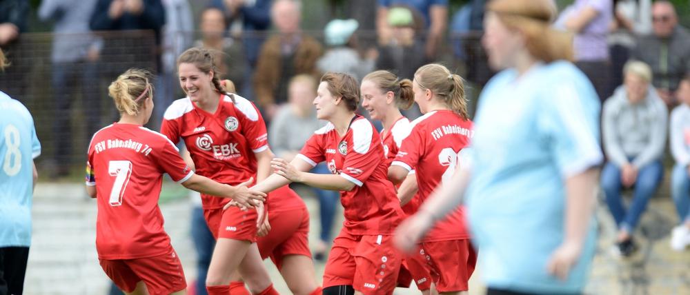 Titelfreude. Inka Wesely, ehemalige Turbine-Bundesligaspielerin, traf für die 74-Frauen. Foto: Benjamin Feller