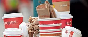 In mehreren Orten Brandenburgs gibt es Ideen, wie sich die Einweg-Pappbecher vermeiden lassen.