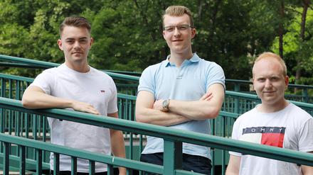 Alan Oeff (l.), Raoul Schramm (M.) und Simon Behling (r.) haben ihre Parteien in den Parlamenten von Kleinmachnow und Teltow vertreten.