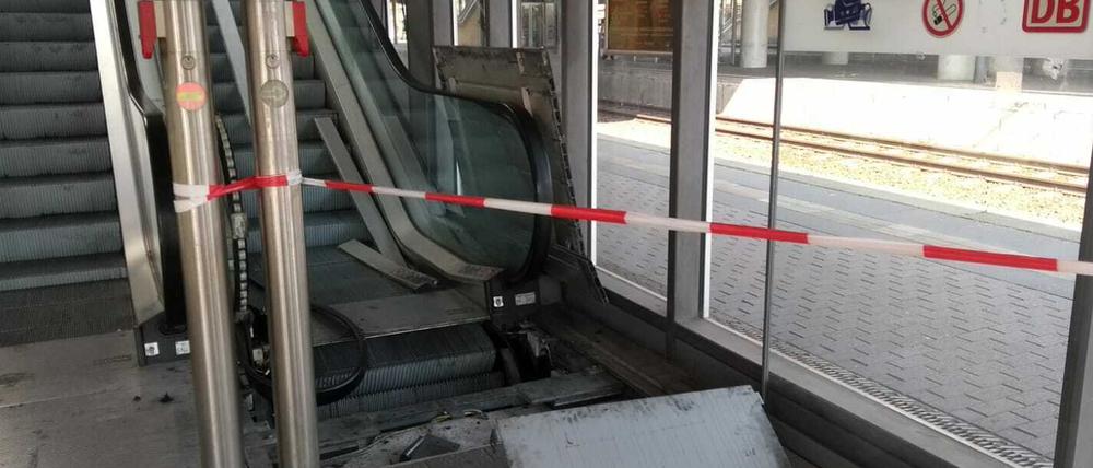 Die Rolltreppe von den Gleisen 2 und 4 im Potsdamer Hauptbahnhof ist wieder defekt. 
