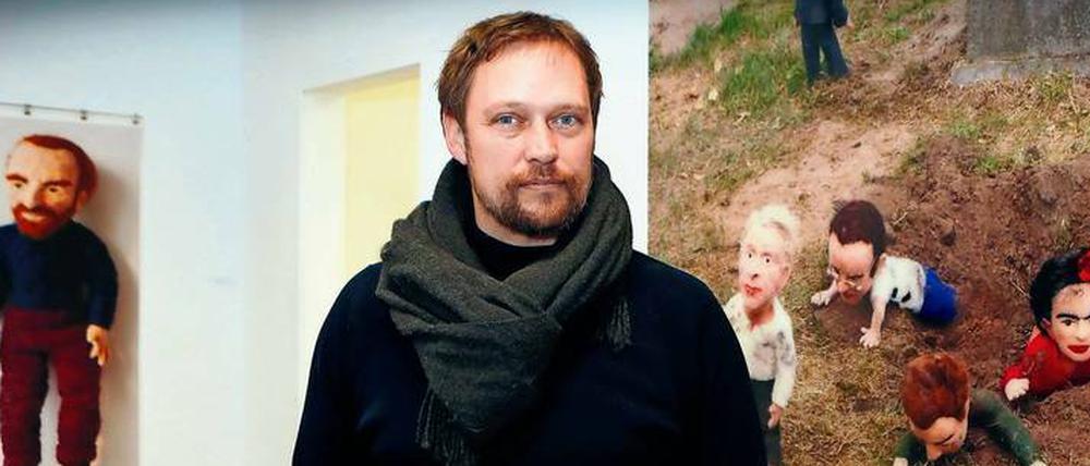 Die Filzfiguren bespielen die alte baufällige Kirche nebenan. 